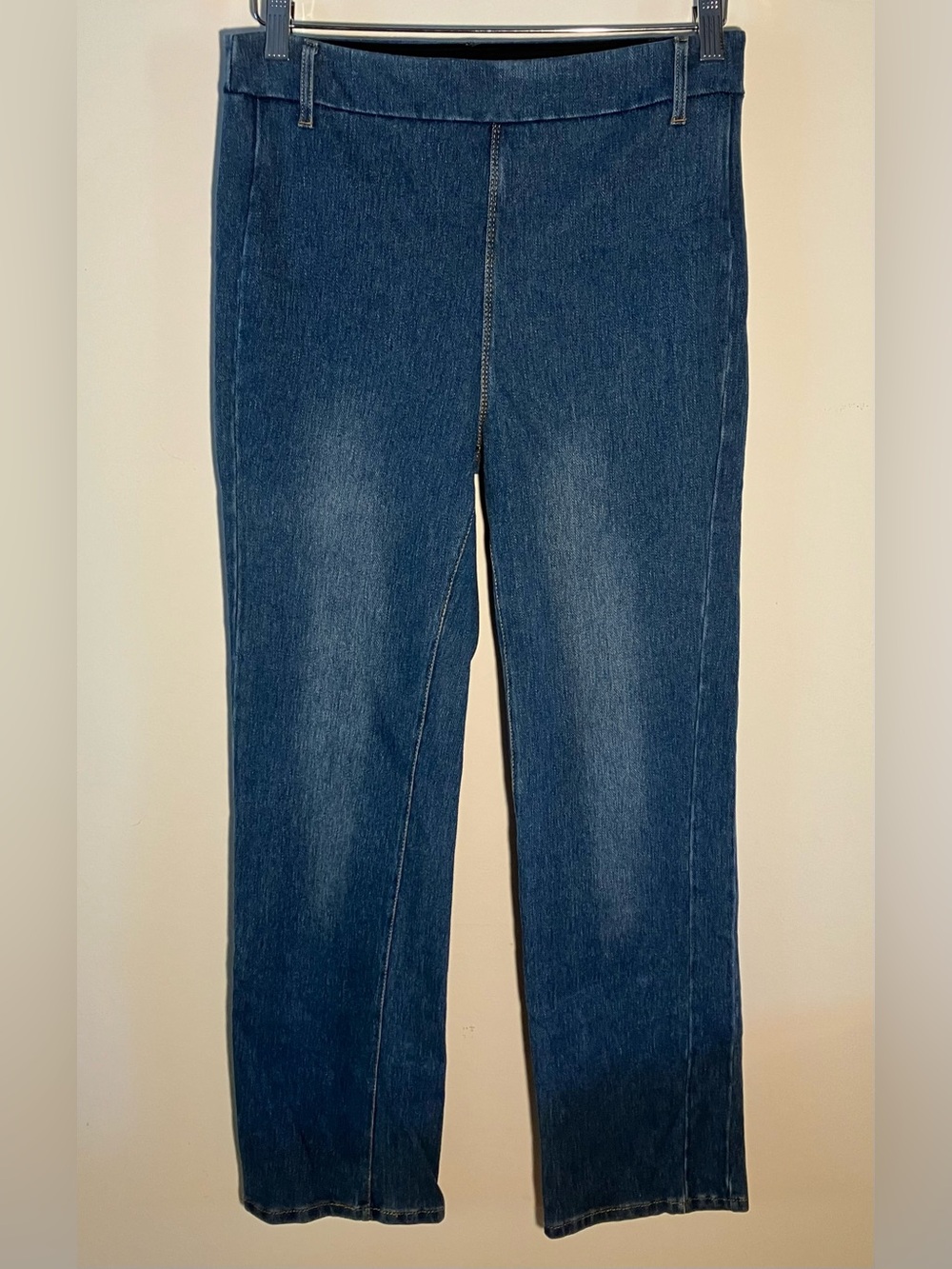 Lyssé New York Pull-On Straight-Leg Denim Jegging. Size M